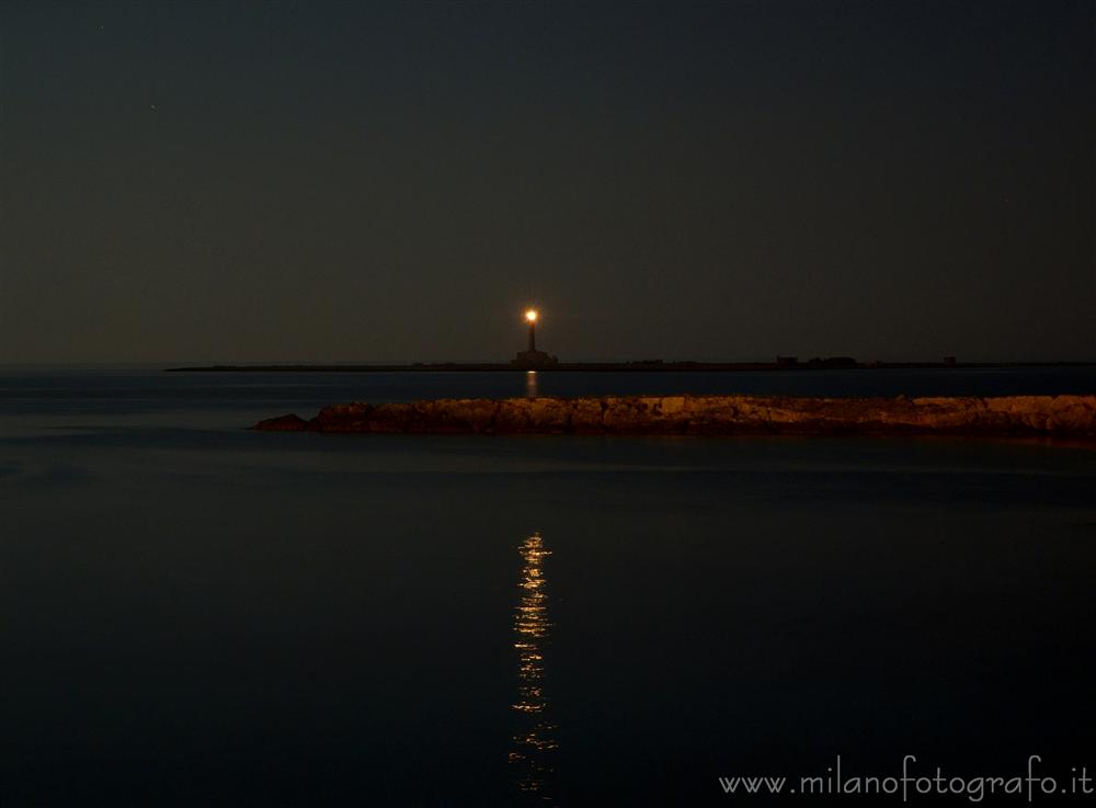 Gallipoli (Lecce) - Faro sull'Isola di Sant Andrea in notturna